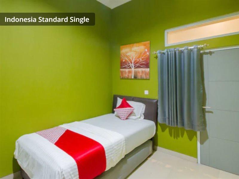 Oyo 871 Aira Costel Hotel Cianjur Kültér fotó
