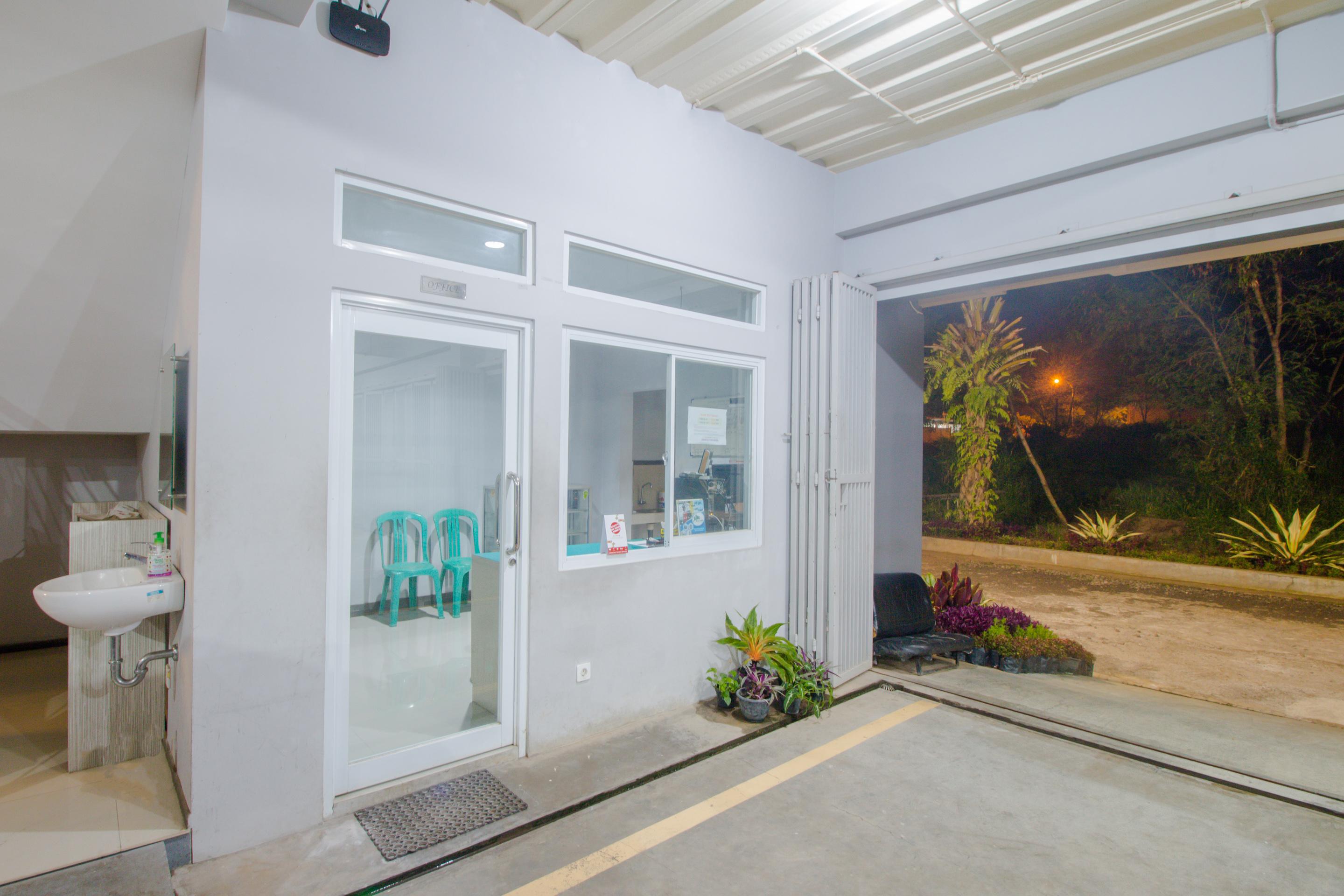 Oyo 871 Aira Costel Hotel Cianjur Kültér fotó