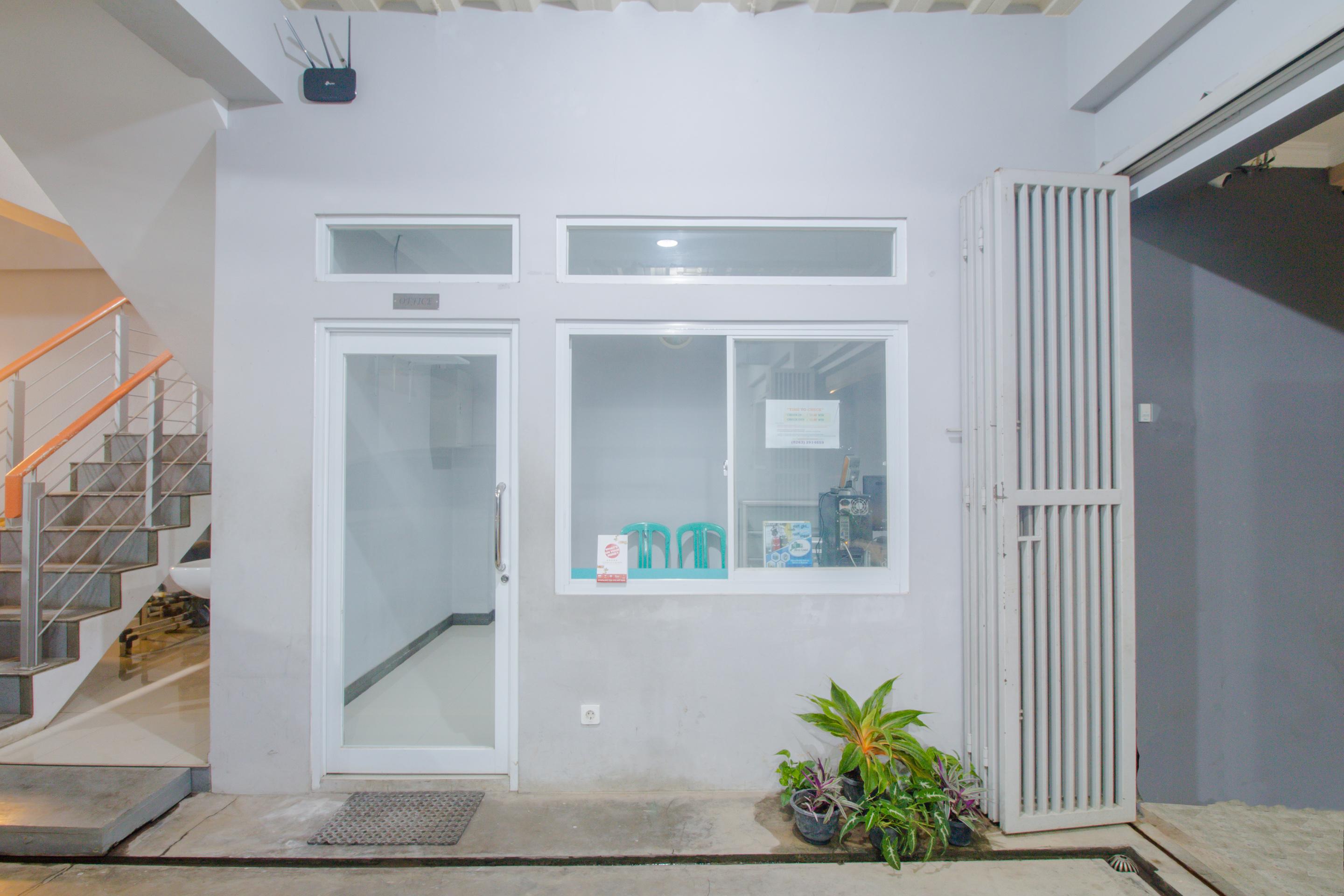 Oyo 871 Aira Costel Hotel Cianjur Kültér fotó