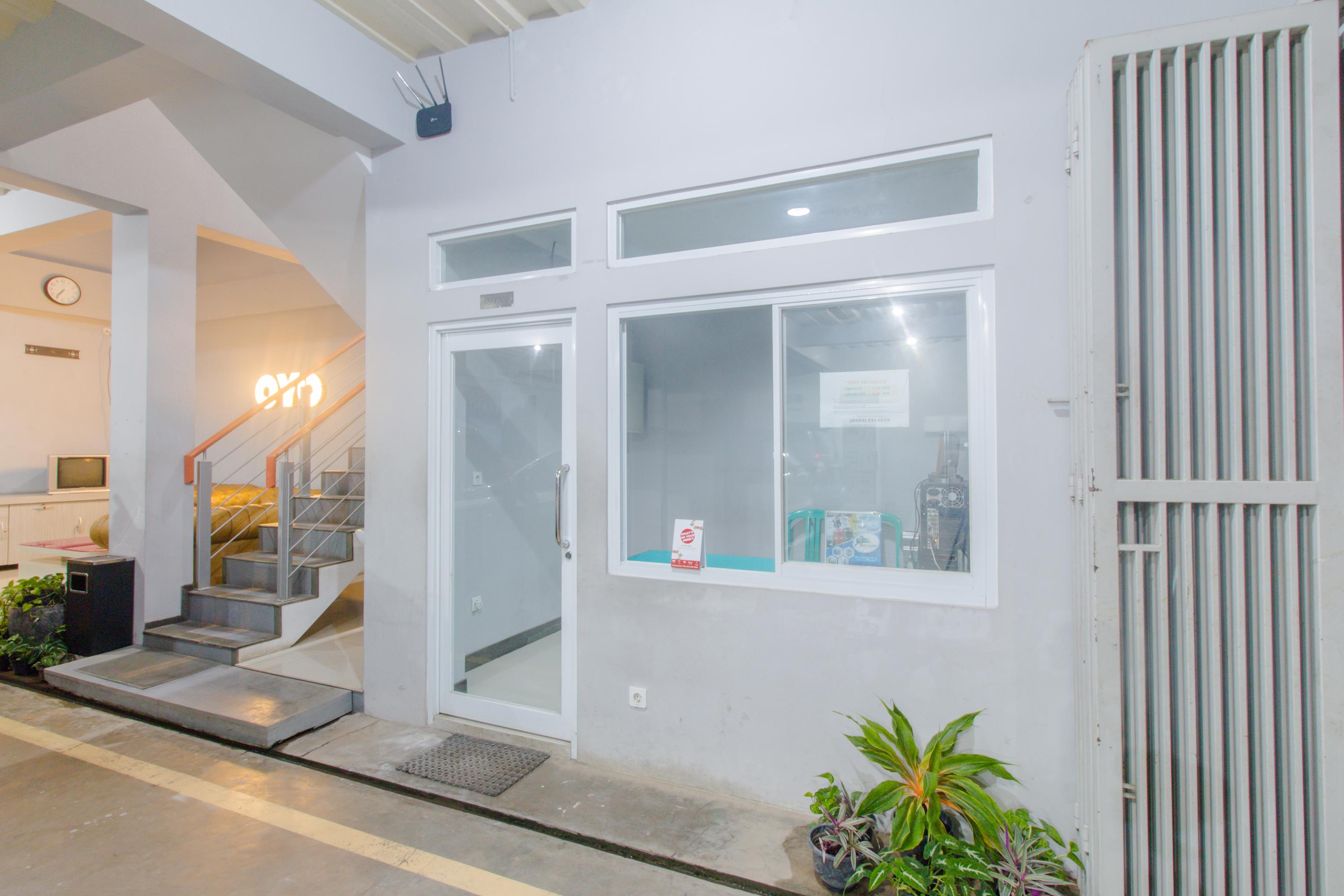 Oyo 871 Aira Costel Hotel Cianjur Kültér fotó